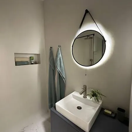 Apartman Blizko Centra, Parkovani A Wifi Zdarma Plzen