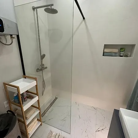 Apartment Apartman Blizko Centra, Parkovani A Wifi Zdarma